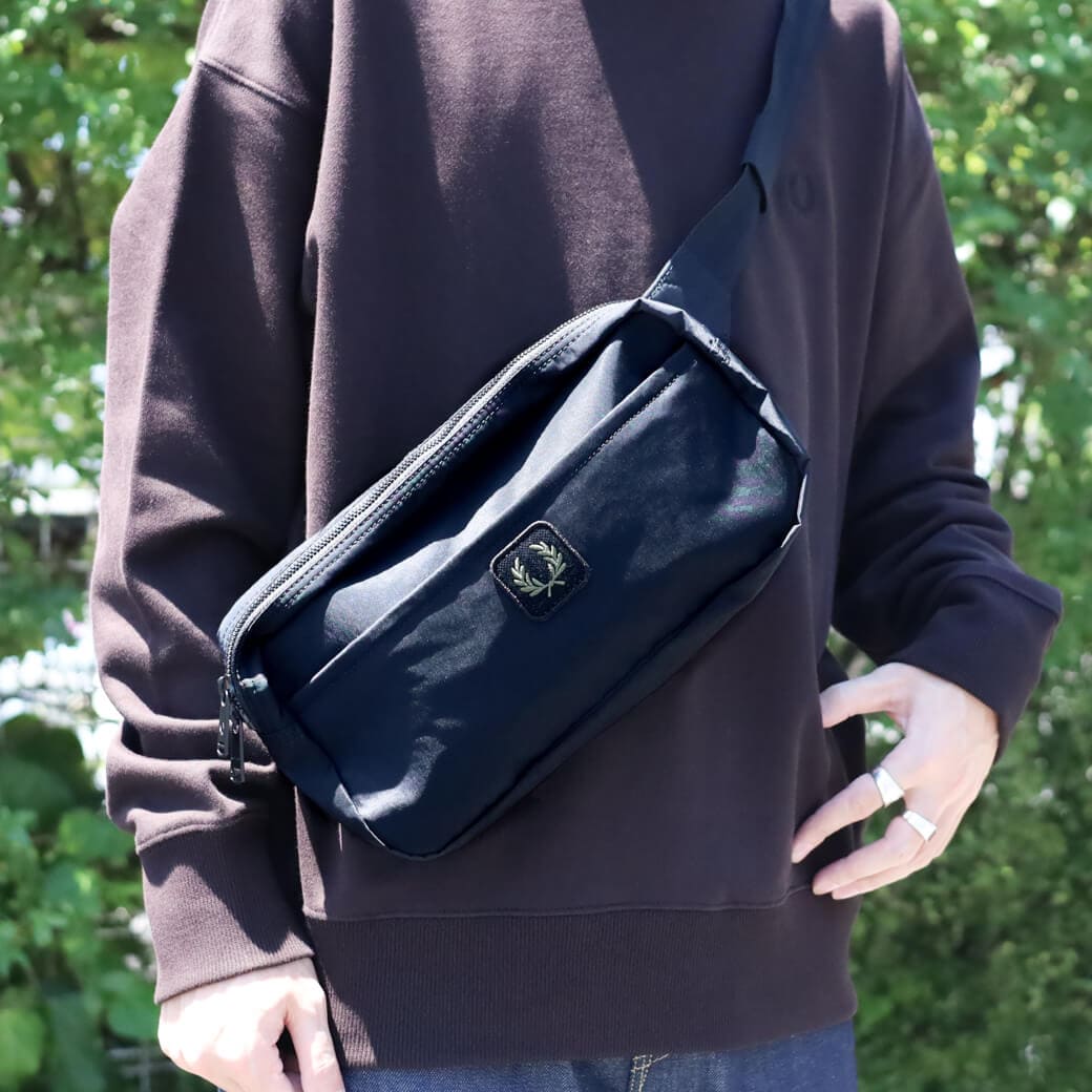 FRED PERRY フレッドペリー クリンクルナイロン クロスボディ