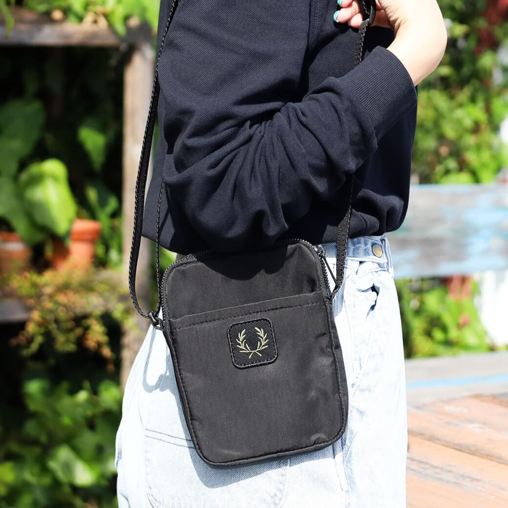 FRED PERRY フレッドペリー クリンクルナイロン スモールサイド
