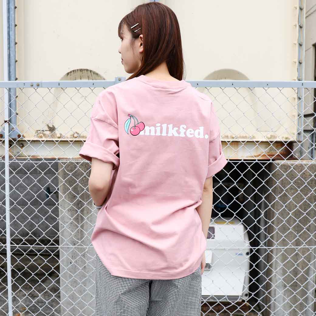 MILKFED. ミルクフェド ワイドショートスリーブTシャツクーパーロゴダブルチェリー