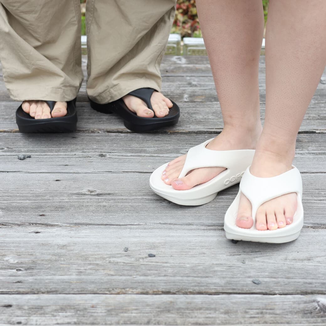 OOFOS ウーフォス オリジナルプラス トングサンダル