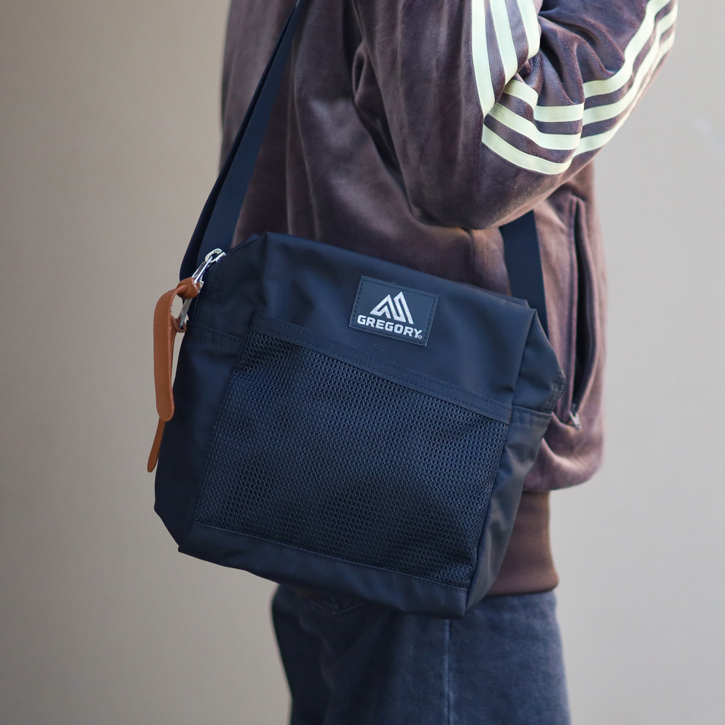 GREGORY グレゴリー スクウェアショルダーポーチ
