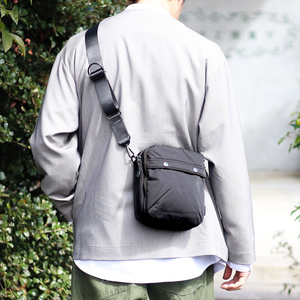 UNTRACK アントラック　CITY/DS バーティカル ショルダー バッグ